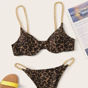  - Jättefin unik bikini som tyvärr inte passade, endast testad. Passar s med lite mindre bröst. 