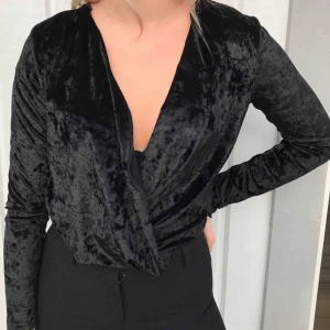  - Body från Gina tricot Använd 1 gång Storleken är mer XS/S