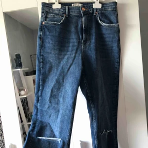 Gina jeans  - Superfina jeans från Gina tricot. Lite större i benen och har en momjeans liknande passform 