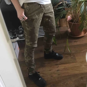  - Storlek XS men passar även S. Väldigt bekvämliga. Ställ gärna frågor om ni har några. Frakt ingår i priset! :)