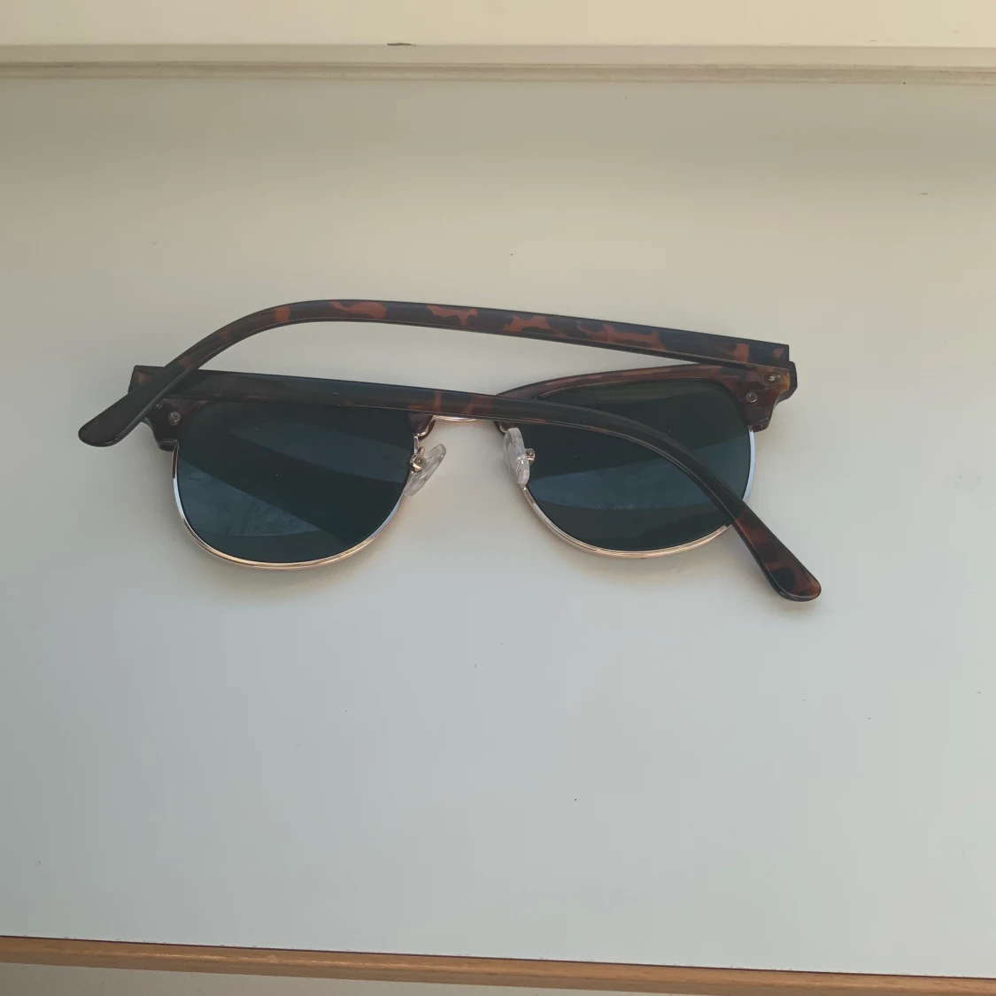 Bikbok solglasögon - 90