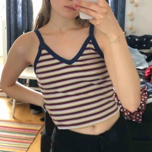  - gulligt randigt linne från monki, superfint nu till sommaren! kan frakta eller mötas i sthlm innerstad. skriv för fler bilder :)