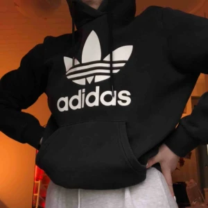  - Äkta! Fint skick, inga fläckar eller skador. Frakt tillkommer på ca 80kr. Kan mötas upp i Stockholm  