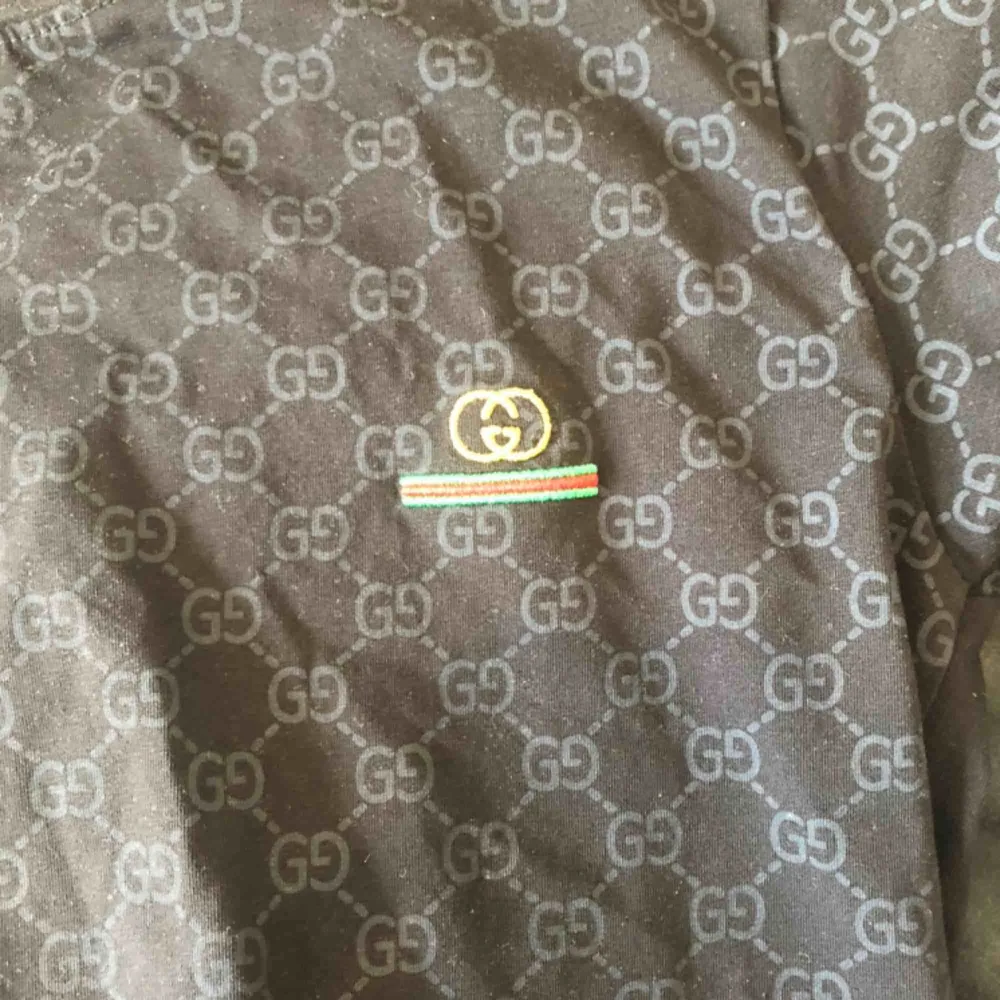 Gucci t-shirt Storlek M men sitter som S  1:1 Frakt 90kr. T-shirts.