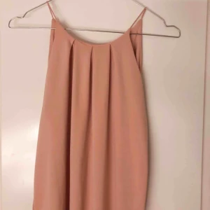  - Fint rosa linne, använt få gånger. Köparen betalar frakten🌟