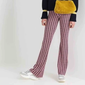  - Superfint ser från Baum und pferdgarten. Inköpspris ca 4000, helt oanvänt. Pris kan diskuteras. Säljer då det inte används i den utsträckning det förtjänar:(. 