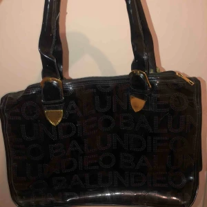  - Jättefin och stor väska💕 Oanvänd och säljer då den tyvärr inte kommit till användning :)