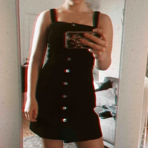  - Supersnygg klänning från H&M i manchestertyg 😎 Nästan helt oanvänd! Köparen står för frakten 