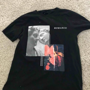  - Skit snygg t-shirt från Gina tricot. Budgivning om flera vill ha . Så skynda på för bra pris