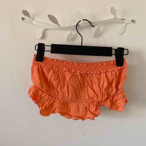  - Orange axelbandslös magtopp 🧡
