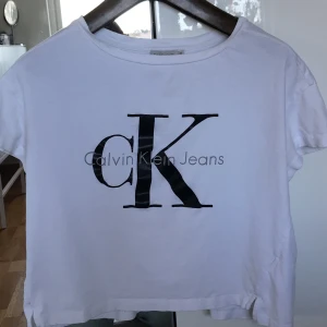 T-shirt, Calvin Klein - boxerformad tisha från CK jeans