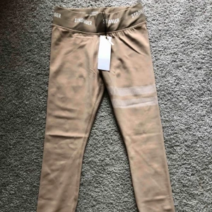  - Superfina tights från stronger säljes då de var för stora😔 nya med lapp storlek M Priset är diskuterbart vid snabb affär!  