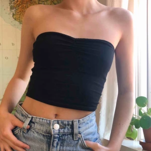 Bandeau top - Bandeau-top från ASOS, Collusion. Betalning sker via swish🖤 (frakt 11kr)