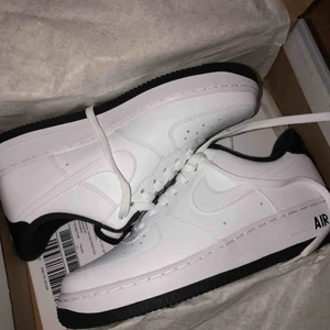  - Säljer mina air forces 1, aldrig använda. Nya i paket. De är skit finaaaa men säljer på grund av fel storlek. Skriv för mer info. ☺️ 