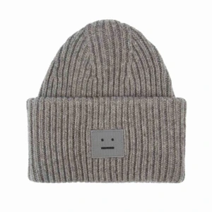  - Säljer min as najs acne mössa! Grå mysig, sparsamt använd!💘 buda!