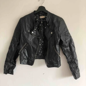  - Syntetisk läder ♟ kan mötas upp i Jönköping annars står köparen för frakten 