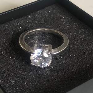 Söt diamant ring köpt på glitter! Frakt 11 kr