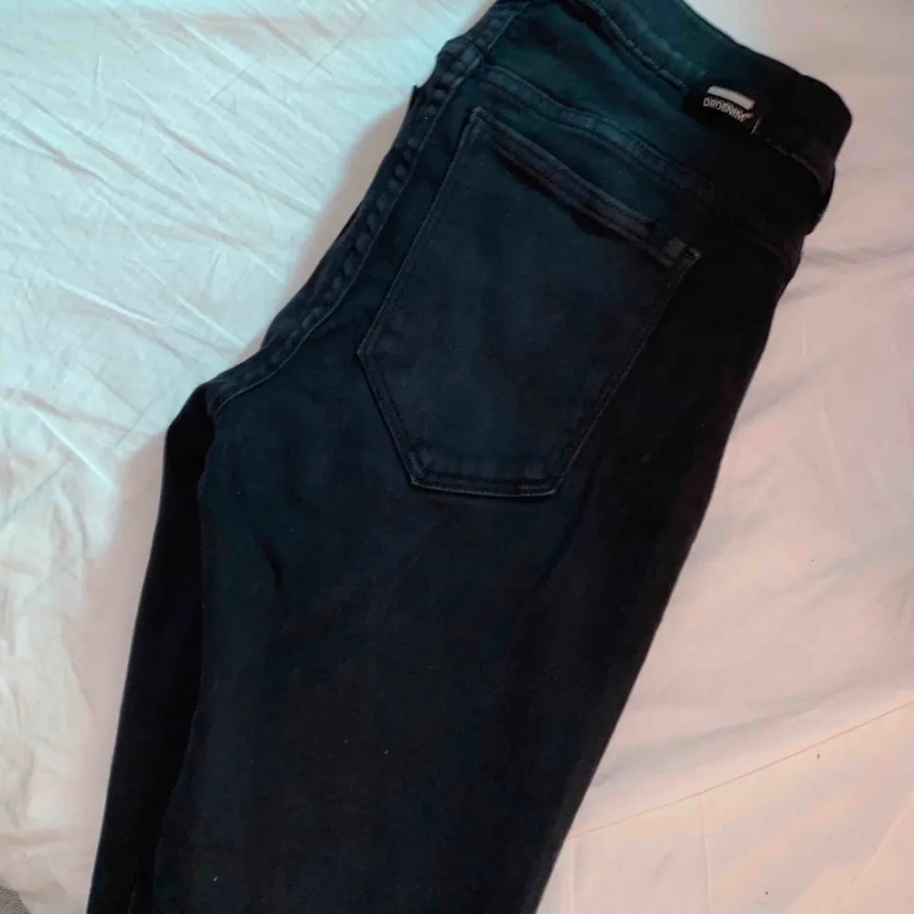Svarta jeans från dr denim!!. Jeans & Byxor.