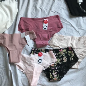 Trosor ALDROT ANVÄNDA - aldrig använda trosor 15/st , de vita 50kr