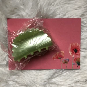 Hårklämma  - Superfin mintgrön hårklämma, helt ny och oöppnad<3 pris kan alltid diskuteras 