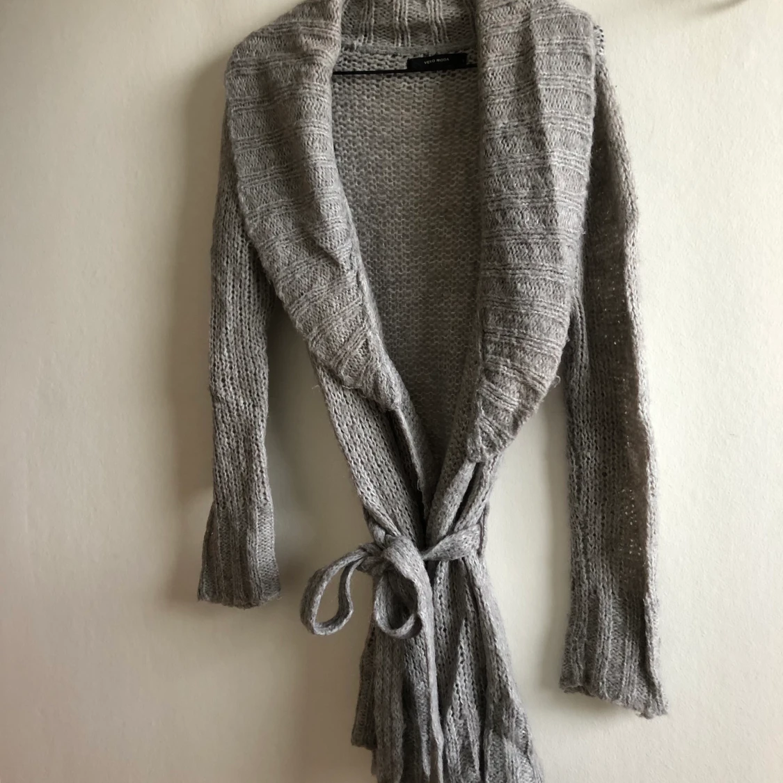Stickad grå kofta - 90