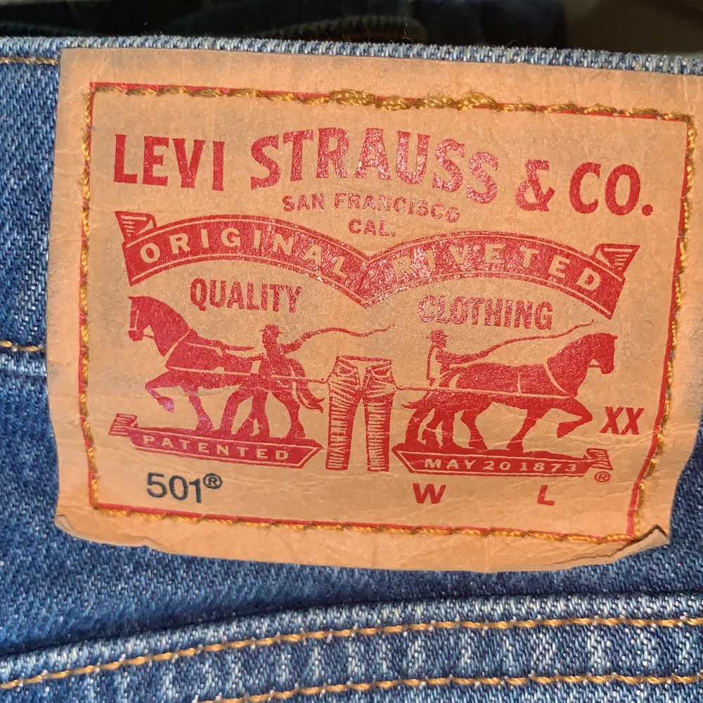 Strl M/ w29 L30, köparen står för frakt som blir ganska dyr upp mot 100kr💞. Jeans & Byxor.