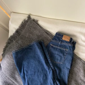Weekday Ace Jeans  - Klassiska Ace från Weekday i storlek 28/30, de har krympt lite i tvätten men töjs lätt ut. Passar nån som är 160 eller kortare. 