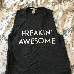 Top - Storlek small. Använd vid ett tillfälle.  Köparen står för frakt.