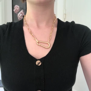 Halsband - Halsband som aldrig använts, kan stylas riktigt snyggt