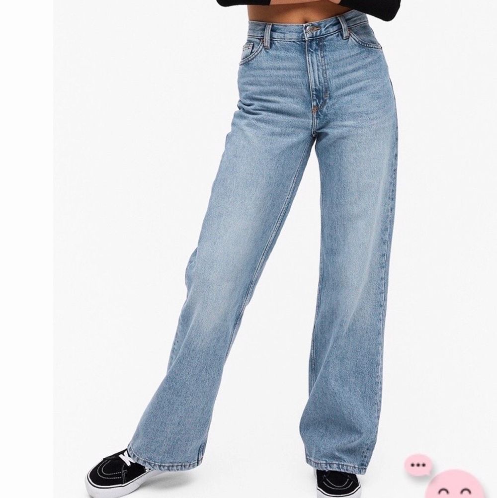 Säljer mina jeans från monki i modellen Yoko! Storlek 28. Kan skicka om köparen står för frakt!:)💜 Jag är ca 1,72m och de är bra i längden på mig! 66kr i frakt. Högsta bud 280kr. Jeans & Byxor.