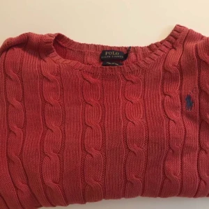 Ralph lauren  - Säljer min tröja , storlek L men är som en storlek M.          kan mötas i Uppsala 