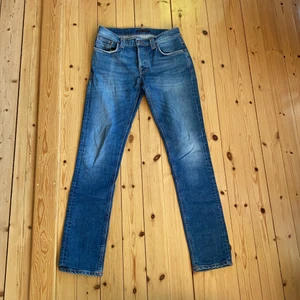 Nudie Jeans  - Jeans från Nudie, bra skick bortsätt från att det är ett hål innanför högra fickan (syns inte). Frakt tillkommer