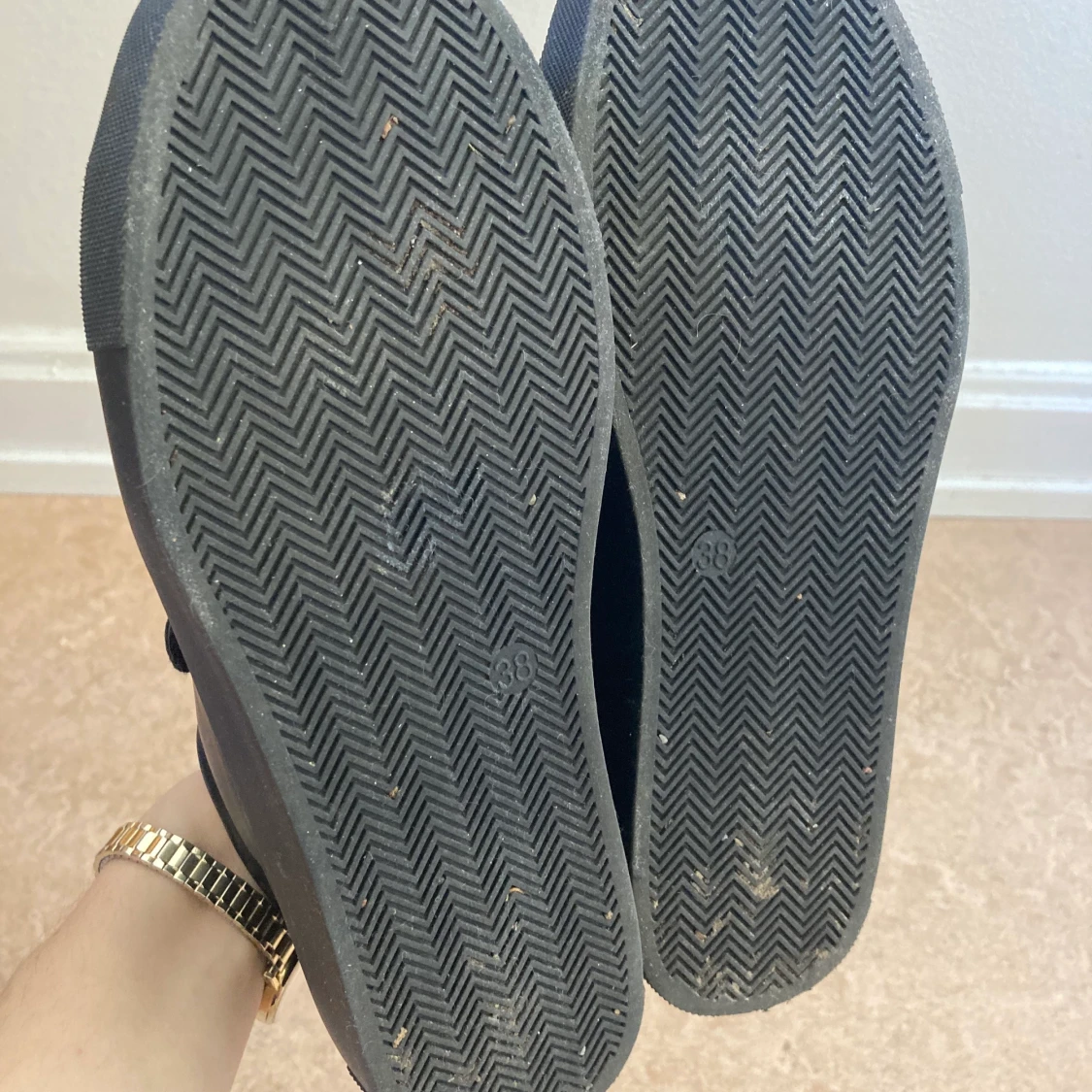 Svarta velcro sneakers - Monki - 91