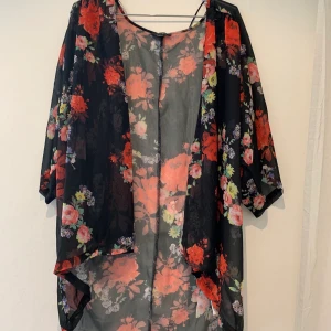 Kimono - Kimono i tunt och skönt material. Köpare står för frakt 🌸💓