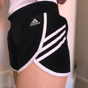 Adidas short storlek S - Storlek S