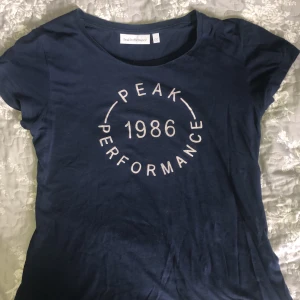 Peak performance  - Peak performance T-shirt, storlek S. 