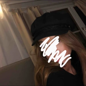  - En hatt köpt från Carlings för 499! använd kanske 2 gånger  frakt tillkommer 💗