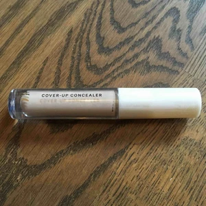  - Oanvänd concealer ifrån hm