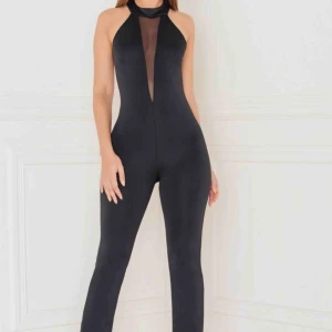  - Jumpsuit från Rebecca Stella i fint skick! Säljer pga den används så sällan. Jättefint skick med meshdetaljer och öppen rygg. Köper står för frakt. 💜