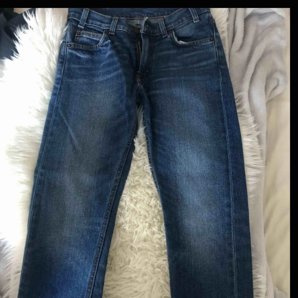 Snyggaste oanvända mom jeansen från Levis. Ordinare pris 1099kr.. Jeans & Byxor.