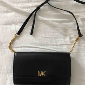  - Den är i jättefint skick eftersom jag endast använd 3/4 gånger Inget kvitto då det var en present som jag fick för ca 1 år sen