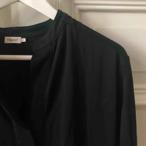 - Svart klänning från Filippa k. Kan mötas upp i Gbg, annars tillkommer frakt✨