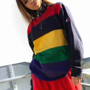  -  Säljer Tommy hilfiger vintage, frakt ingår 