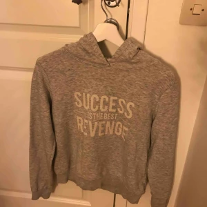  - Mysig tjocktröja från Gina! Köparen står för frakten 🥰🥰