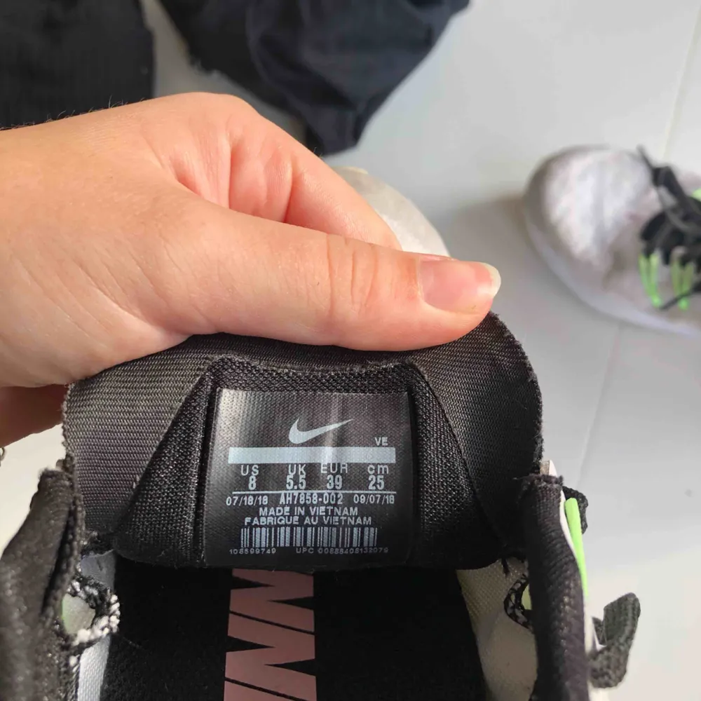 Nike air zoom vomero, nypris 1499kr. Använda max 5 gånger . Skor.