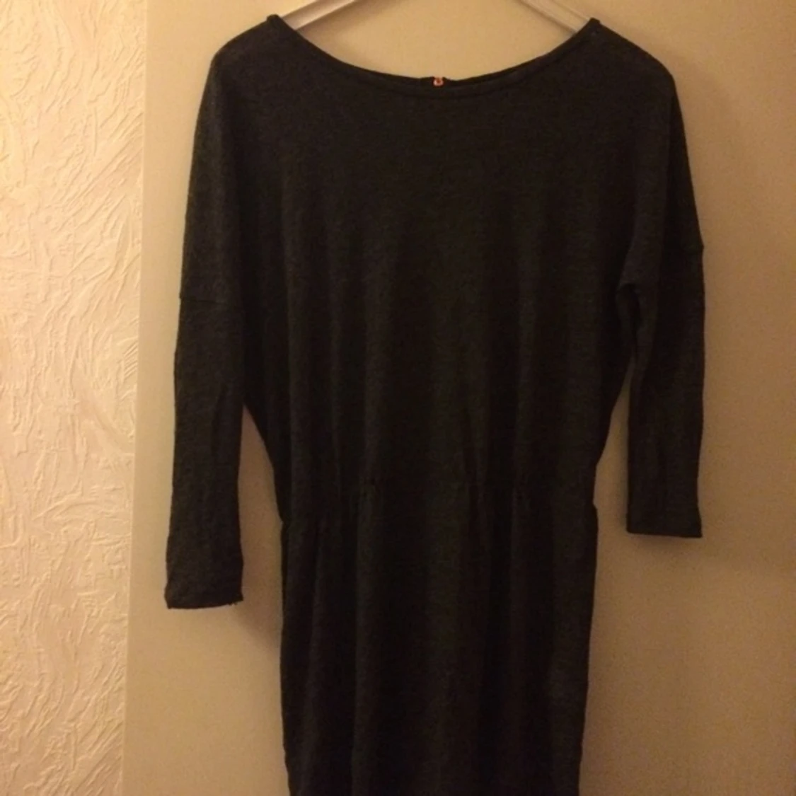 Mörkgrå klänning. Knappt använd.