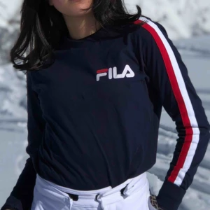  - Jättefin tröja från Fila. Köpt på Urban Outfitters. Använd fåtal gånger, storlek XS💙✨