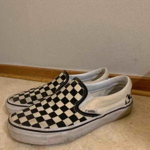  - Supersnygga och bekväma checkered vans i strl 38! Säljes pga de inte längre kommer till användning. Fri frakt på dessa 😍😍