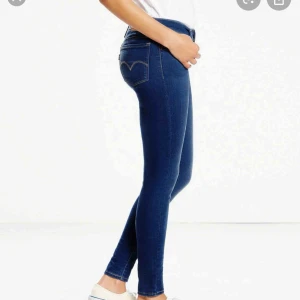 Levi’s jeans - Levis jeans. Storlek S/26. Använda 1 gång, väldigt bra skick. Väldigt stretchiga. Köpta för 1099kr. Köparen står för frakt. 