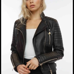  - Säljer nu min moto jacket från chiquelle, nyskick